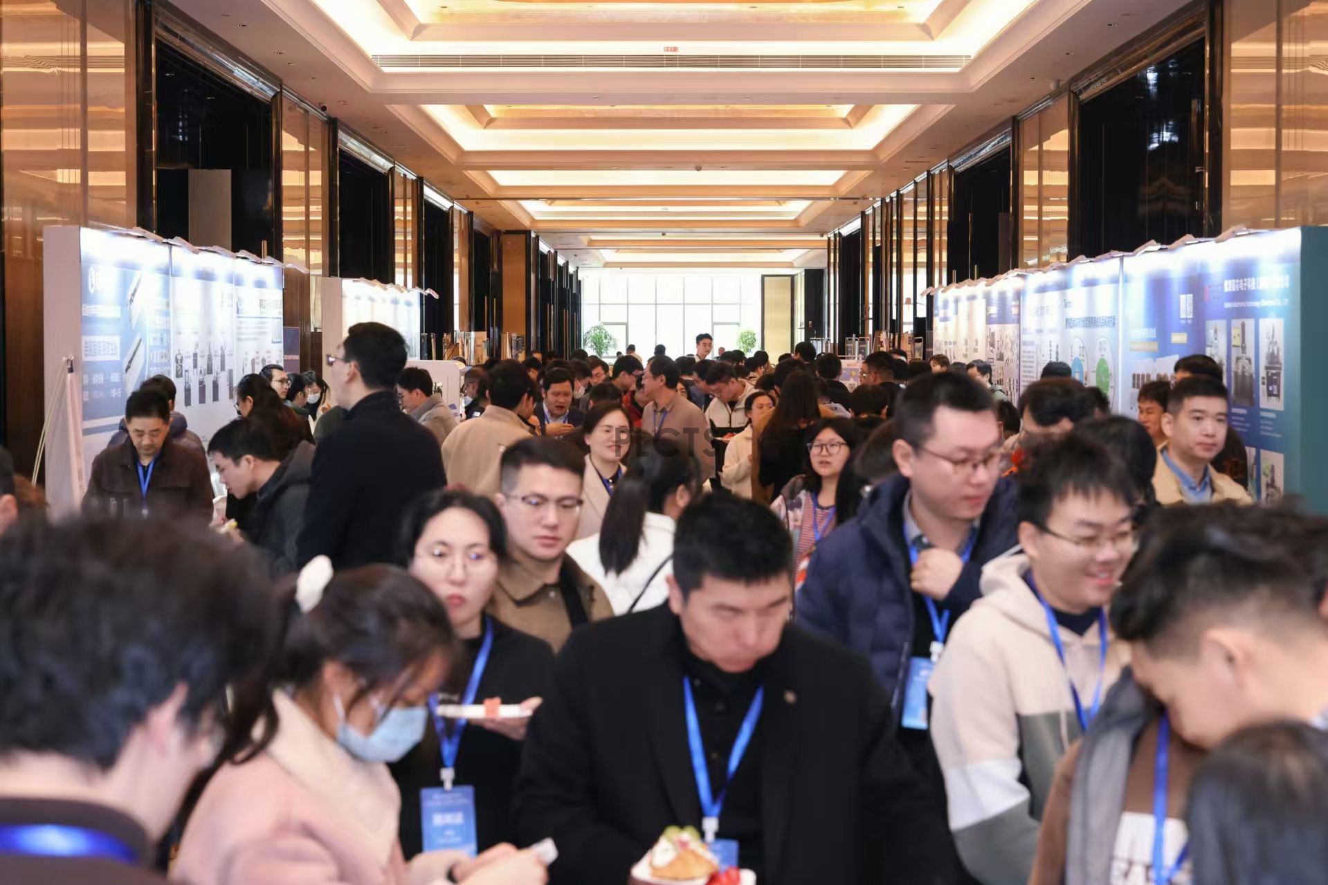 南京譜量光電成功亮相第二屆新興功能材料與器件研討會(南京)